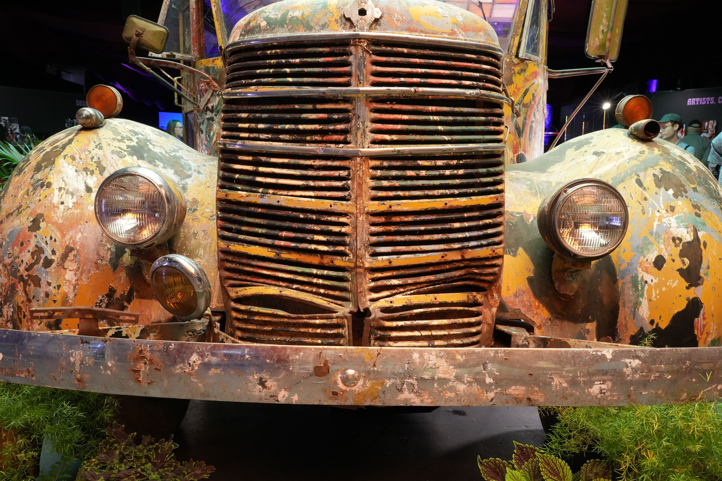The grille of Furthur