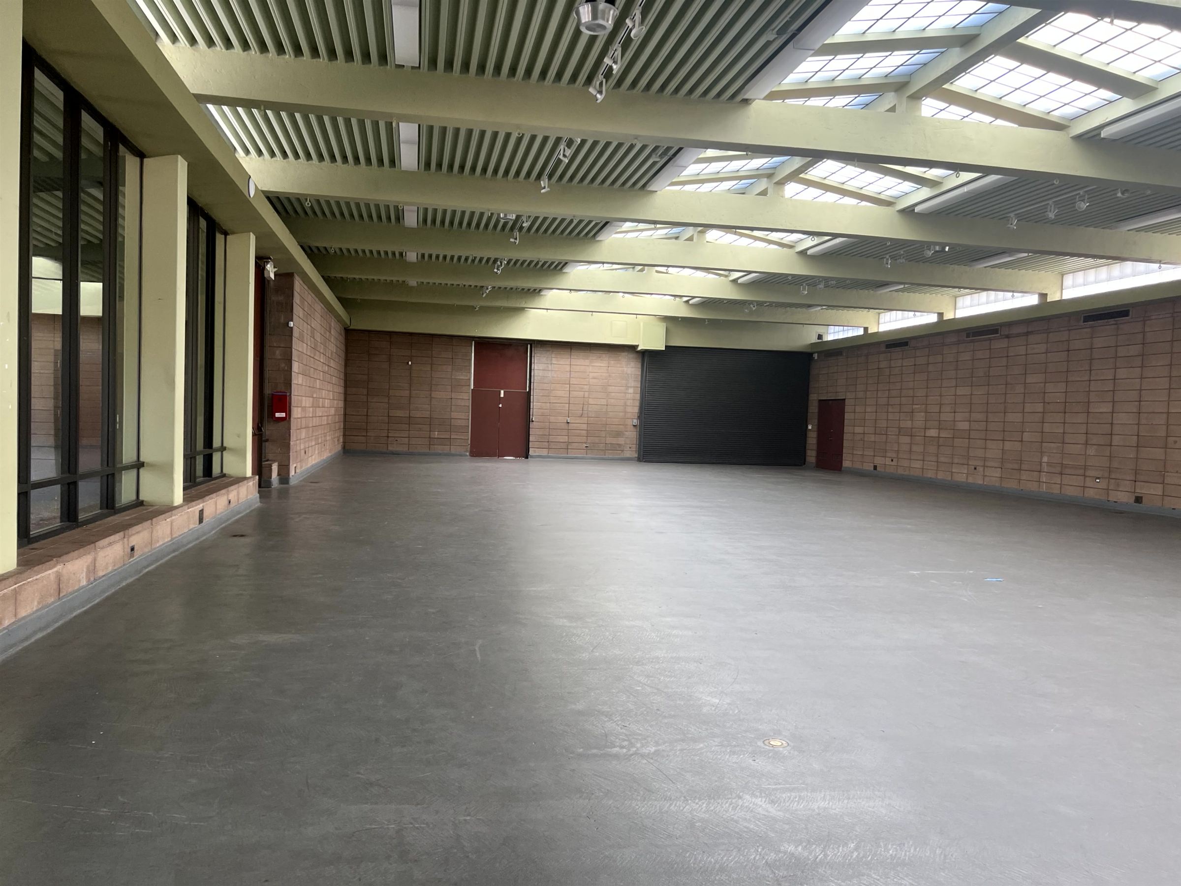 The empty Hall of Flowers in May